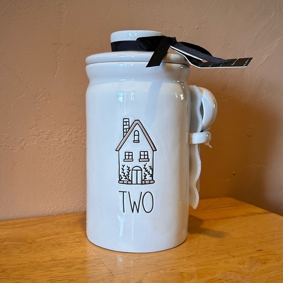 NWTS Rae Dunn “TWO” Gingerbread House Ceramic Kitchen Canister With Spoon. - Picture 1 of 8
